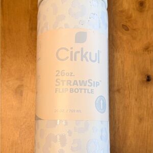 Cirkul 26oz StrawSip Flip Bottle - White Leopard
